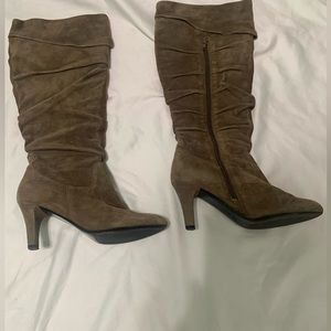 Vero Cuoio Size 7 1/2 long suede boots. Color brown